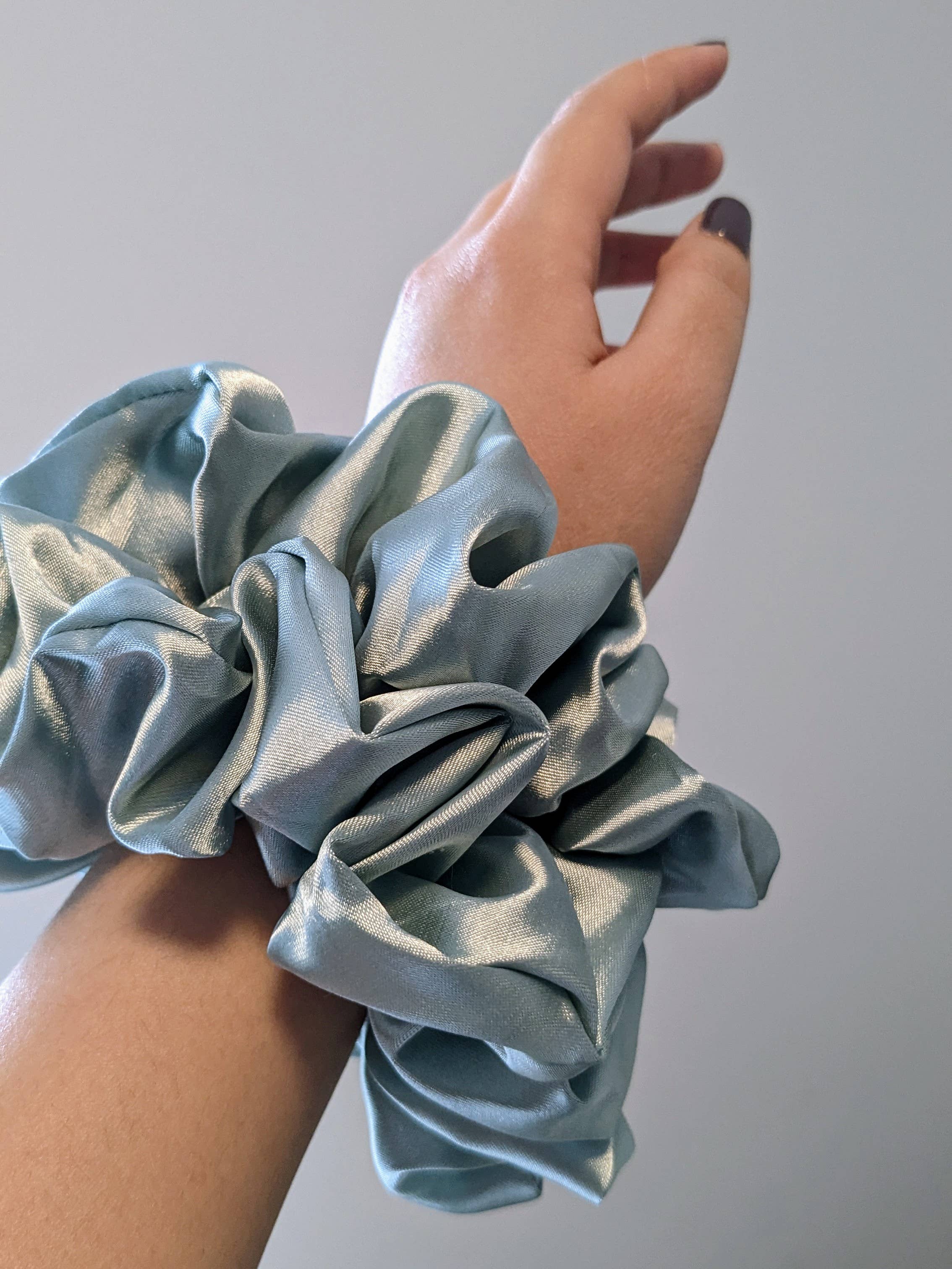 Janzy – Großhandel Haargummi – Damen – Extraglänzendes Haargummi aus seidenseidenem Satin17