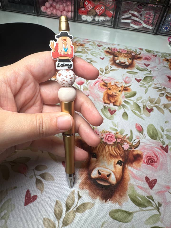 Bolígrafo Lainey Wilson para venta al por mayor de Sweet Rosewood Boutique