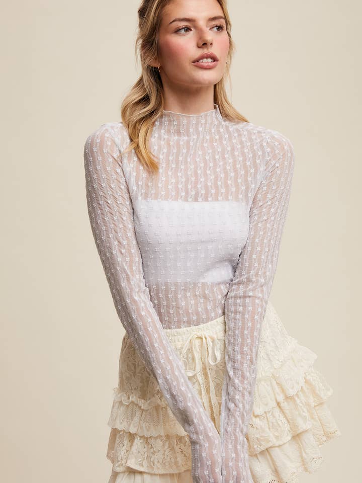 Haut superposé à manches longues en dentelle texturée semi-transparente LT1424 pour la vente par Listicle