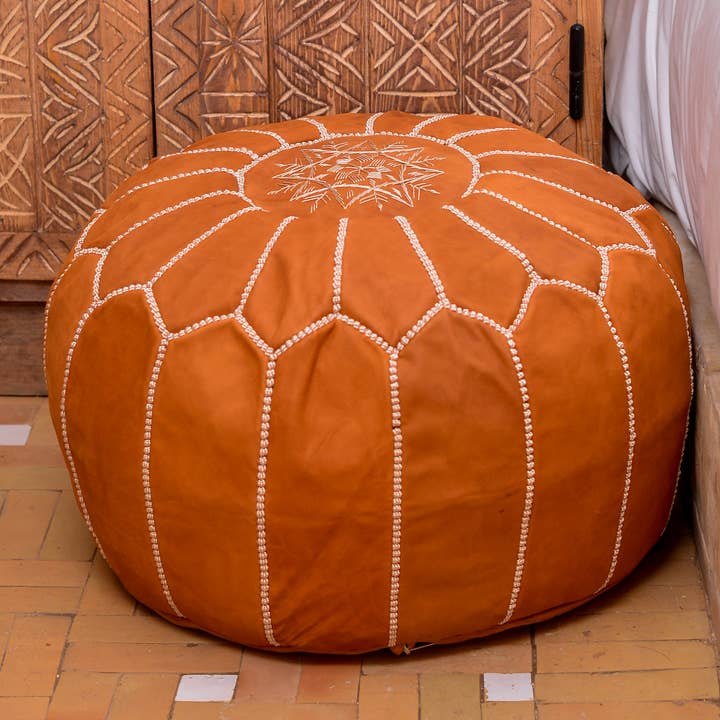 Runder Kamel-Pouf aus echtem marokkanischem Leder, handgefertigt. für den Großhandel von romeda