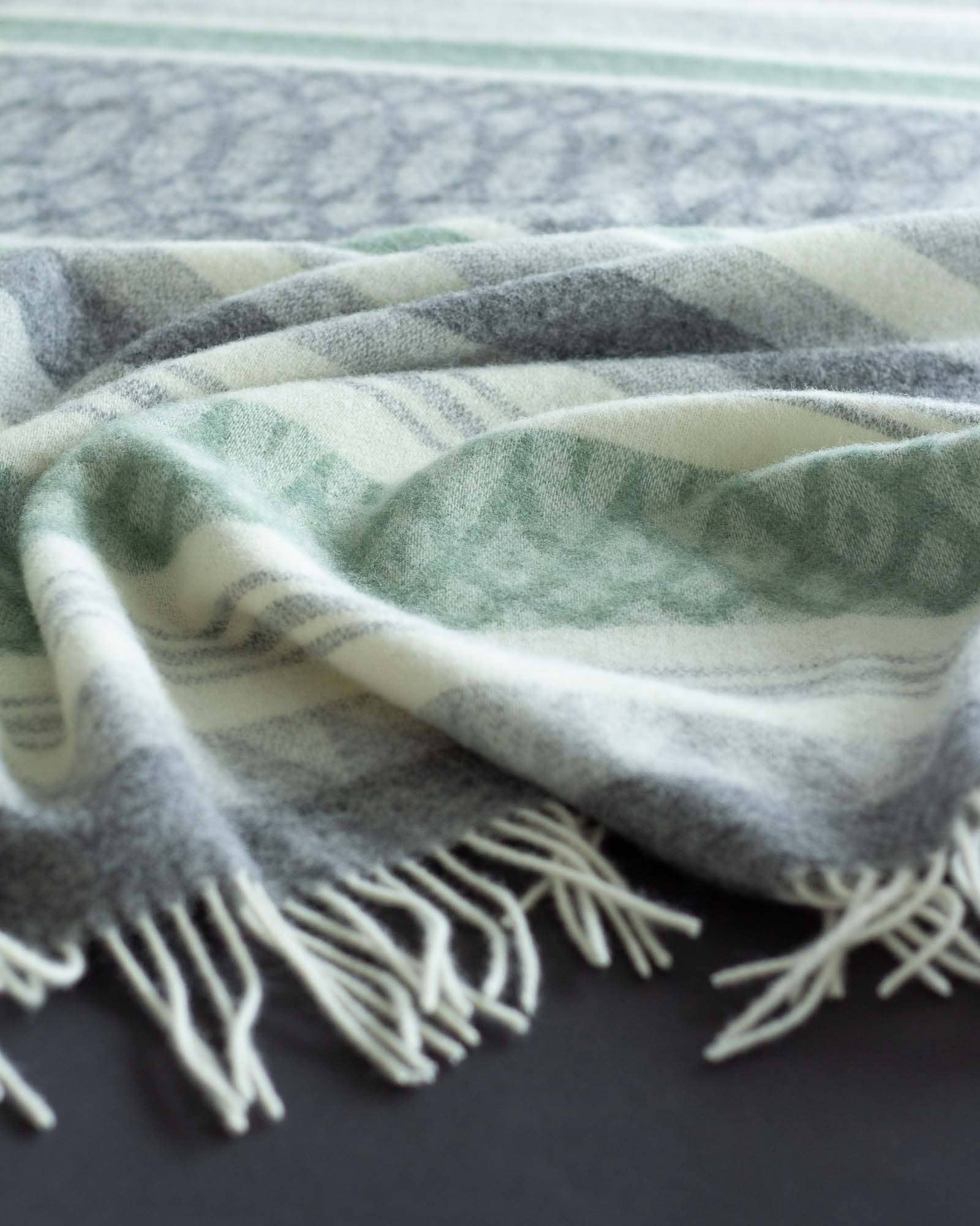 MoST – wholesale Prydnadsfilt – Ullfilt UGLE grön2