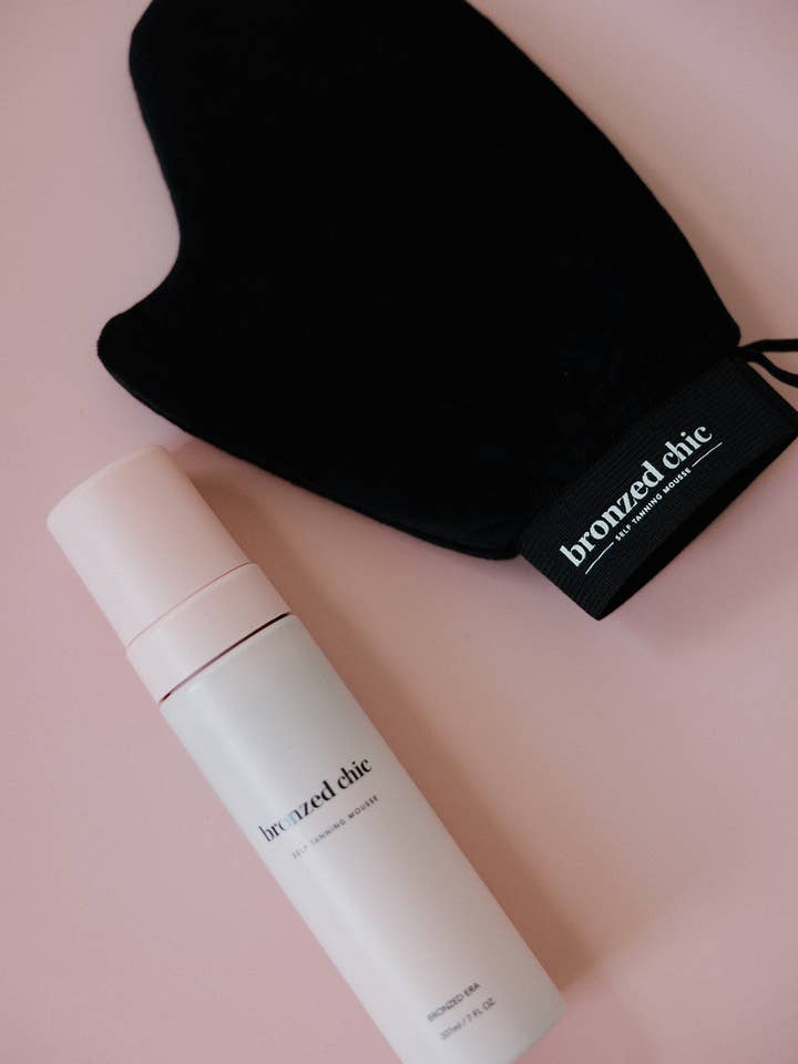 Bronzed Chic Application Mitt for wholesale by Bronzed Chic