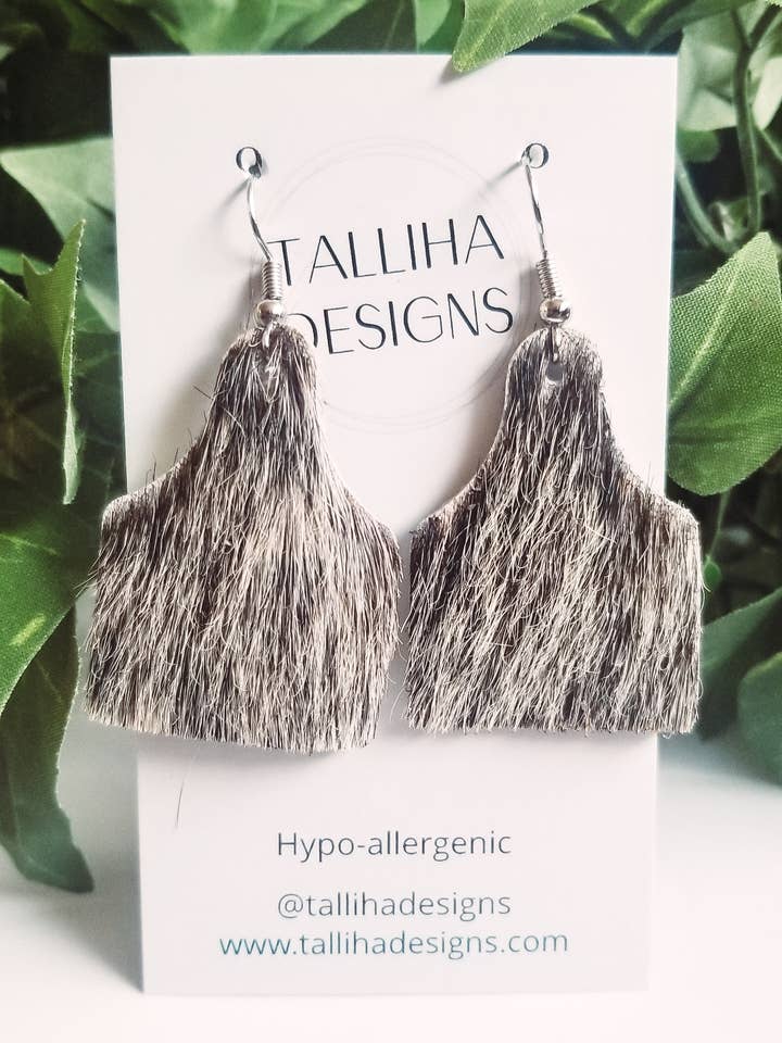 Hår på dölja äkta läder Western Cow Tag Örhängen för wholesale av Talliha Designs