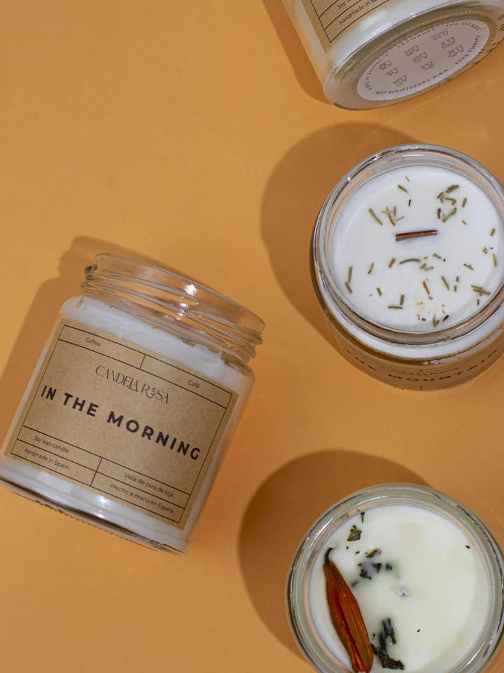 Håndlavet duftlys med trævæge for engroshandel hos Candela Rosa