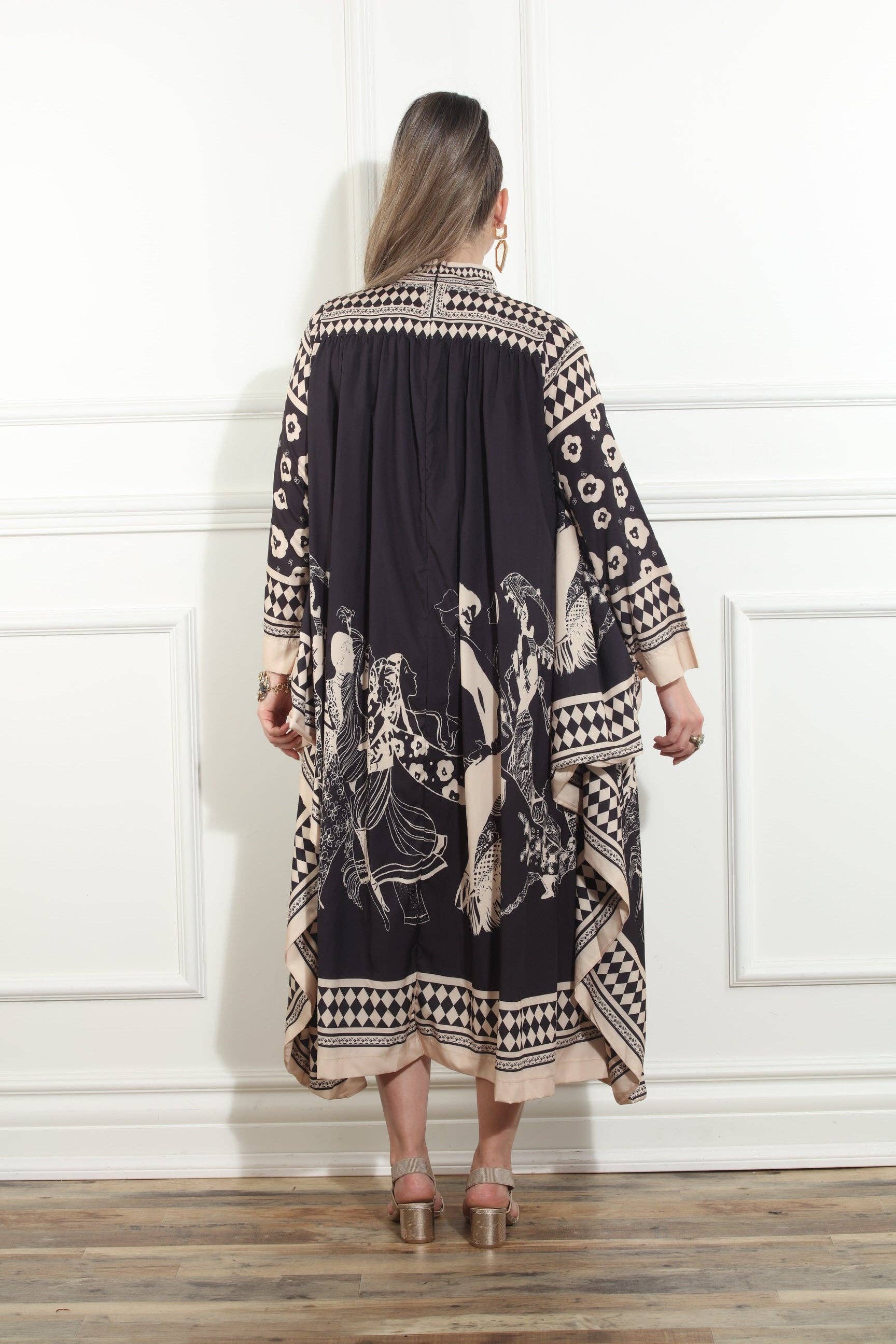 Love The Queen – wholesale Dress – Women's – Luxe Moda,  - Style LM-4726