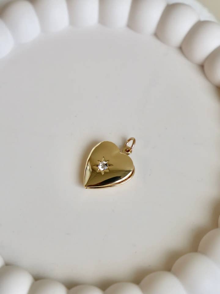 CIONDOLO A FORMA DI CUORE per la vendita all'ingrosso da parte di Katie Waltman Jewelry