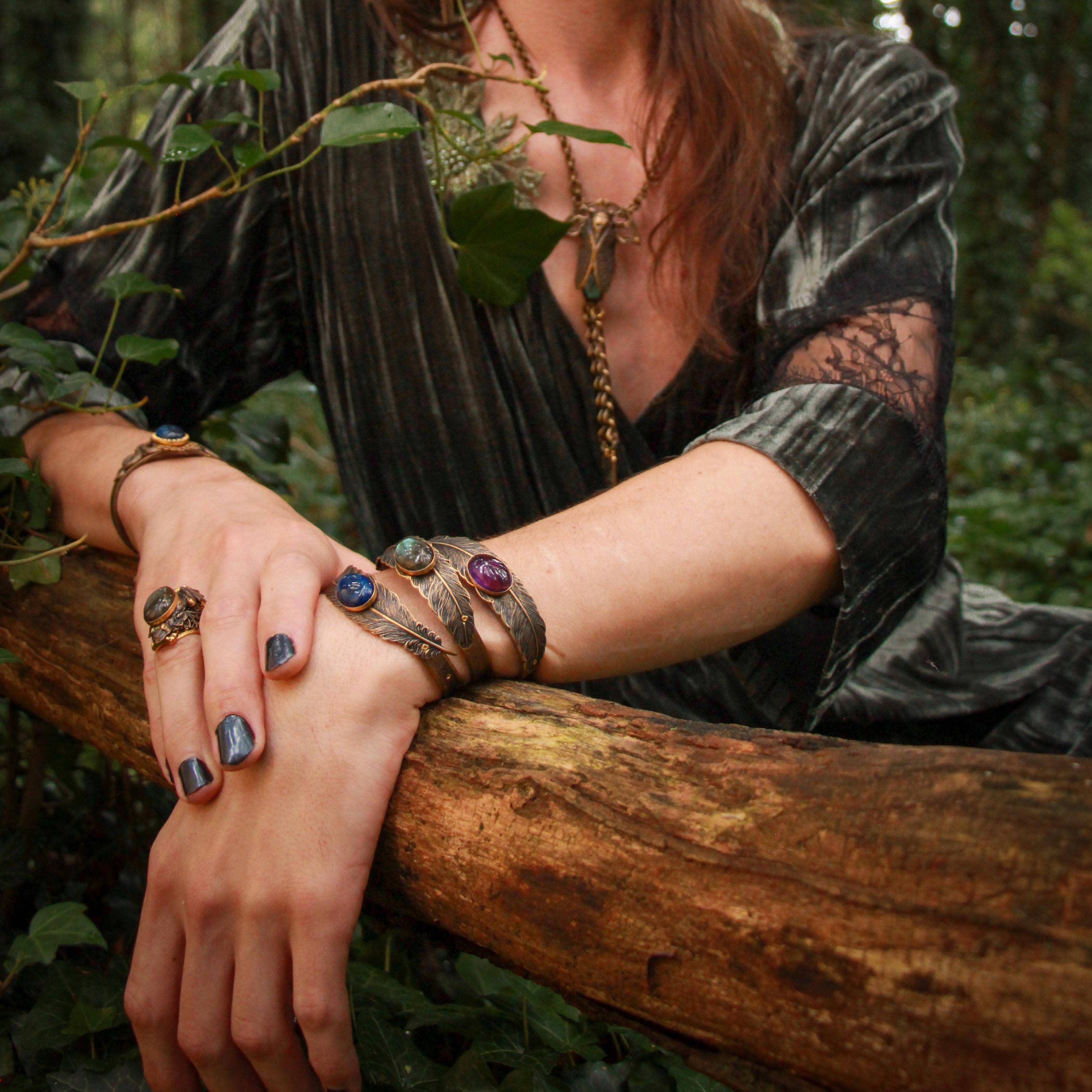 Trollbinde – Engroshandel Manchetarmbånd – Fallen fjer manchet0