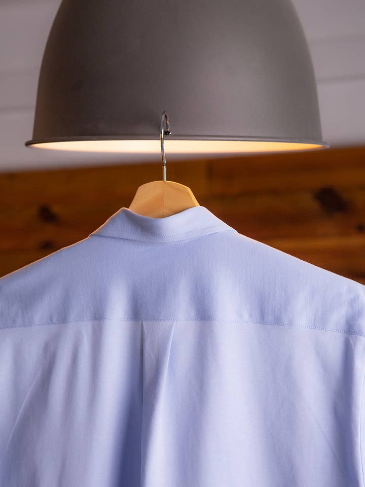 T-shirt bleu pour la vente par FLUYT