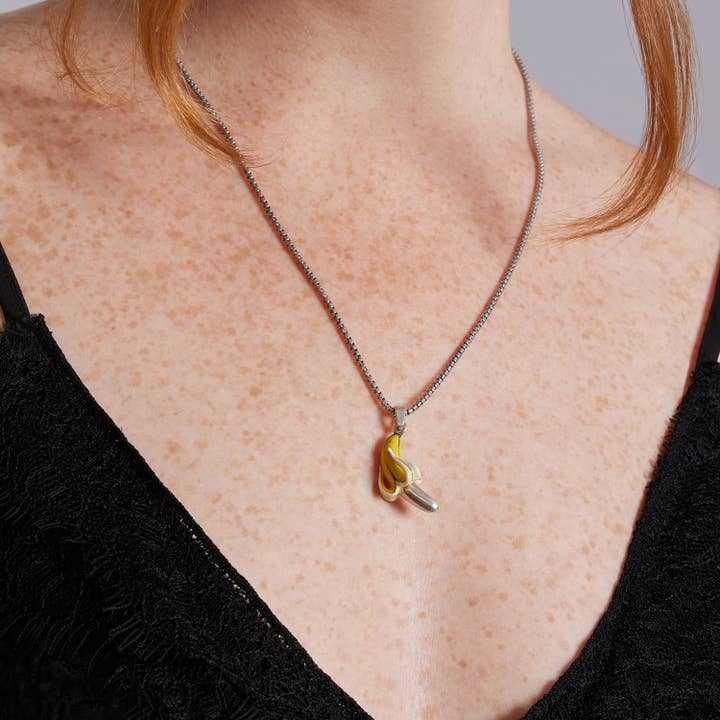 Halsketting met gepelde banaan voor wholesale door FILS UNIQUE