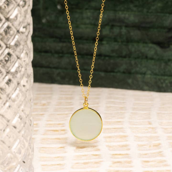 Collier à pendentif en forme de disque doré Aqua Calcedony pour la vente par Soul & Little Rose