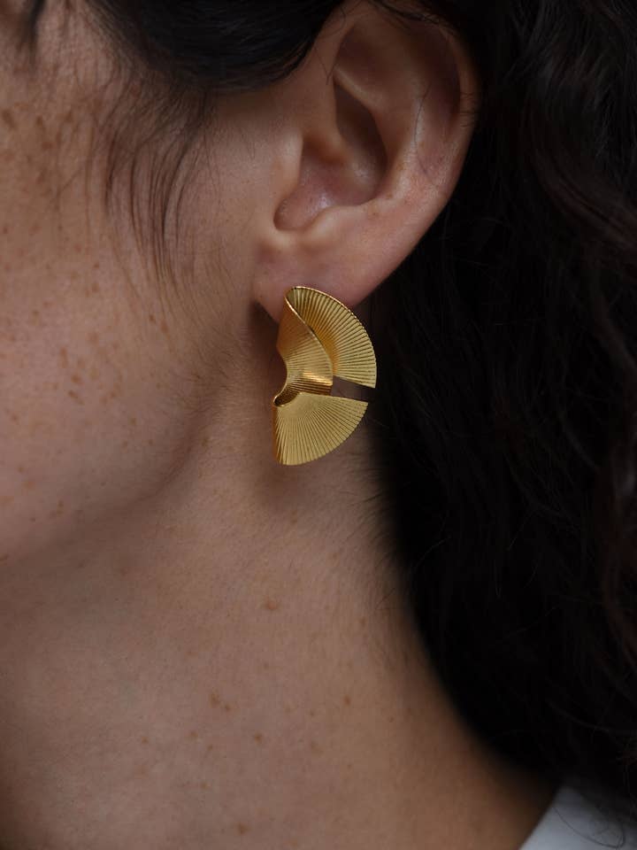 Fragmenter Maxi øreringe for engroshandel hos Judith Benita