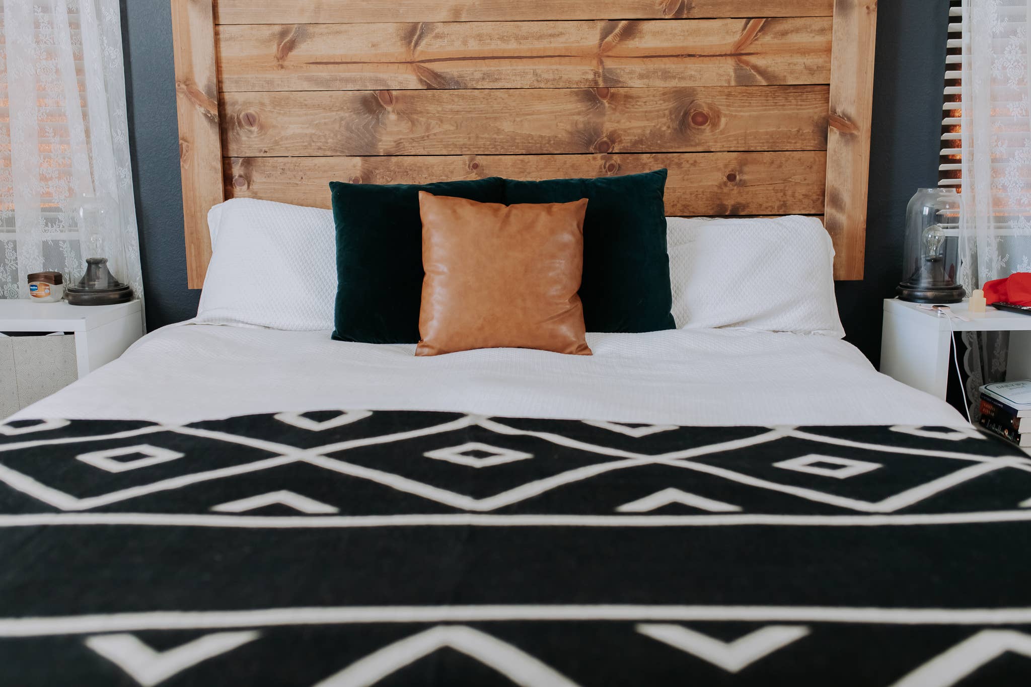 Beyond Borders Collective | Artisan-Made Blankets & Throws – Engroshandel Tæppe – Diamante Tæppe - Natur / Sort | boligindretning1