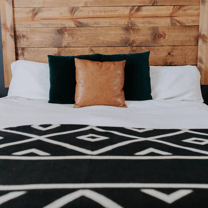 Beyond Borders Collective | Artisan-Made Blankets & Throws - Wholesale Throw Blanket - Diamante Blanket - Natural / Black | Fall Decor1
