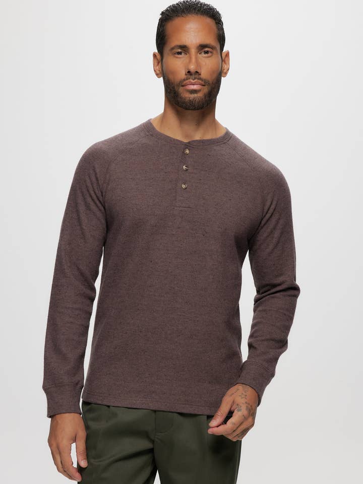 Henley raglan chiné brossé à manches longues — tabac pour la vente par Julian & Mark