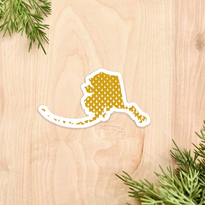 Adesivo Stato dell'Alaska con Tiny Mountains per la vendita all'ingrosso da parte di Printworthy