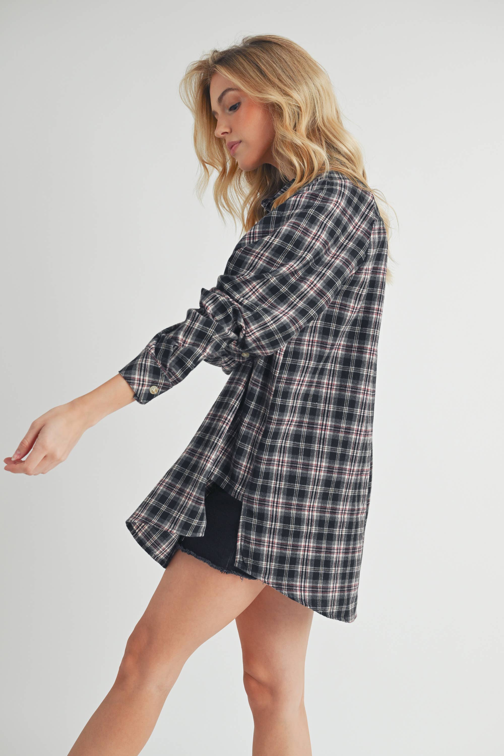 AEMI + CO – Camisa com botões no colarinho – Mulher por atacado – Camisa Flanela Xadrez Abri10