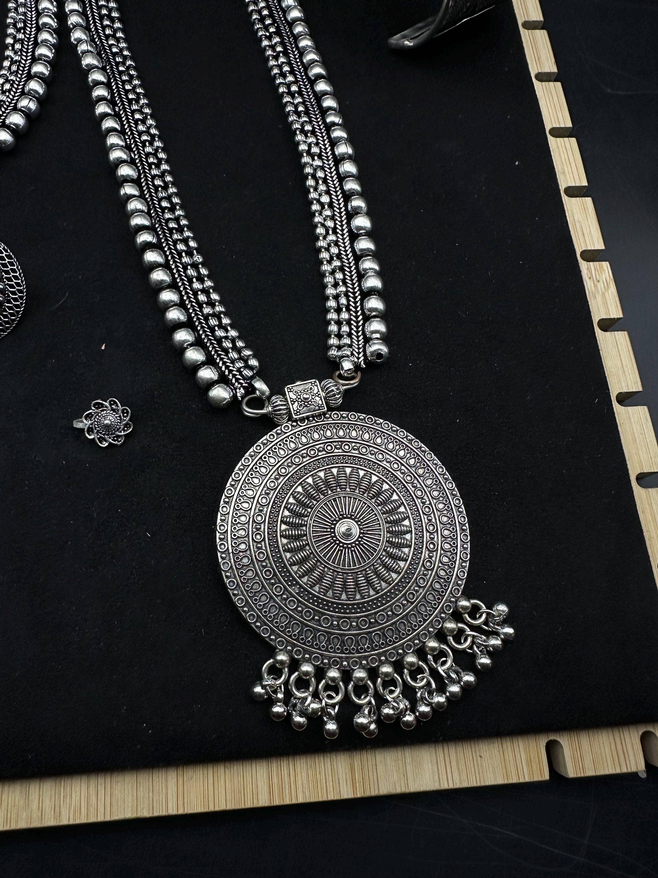 Vastrabhushan – Großhandel Schmucksets – Handgefertigtes oxidiertes silbernes bohemisches Stammes-Schmuckset5