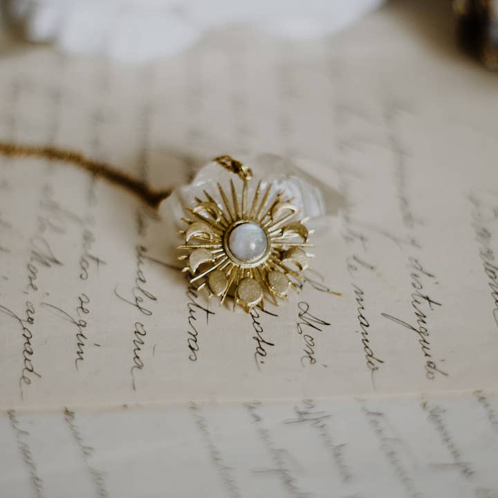 Collana in cristallo con fasi lunari sole e pietra di luna per la vendita all'ingrosso da parte di MusaLuna