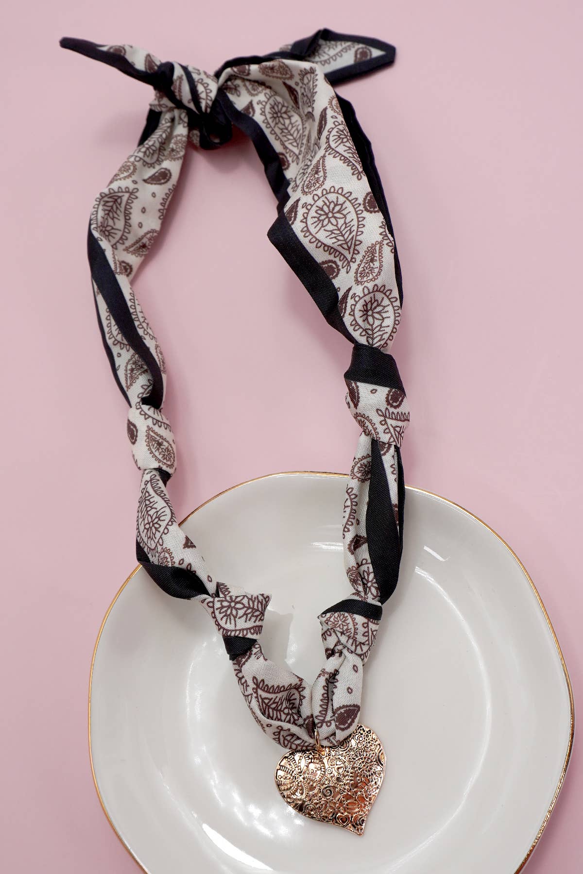 JOSSLYN by wall to wall - Vente Écharpe – femme - COLLIER CHARME ÉCHARPE FAIT MAIN | 80N9179022