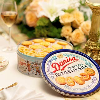 Takari International, Inc. - Wholesale Cookie - Danisa Premium Butter Cookies– 6 Tins/Case, 2 Lbs(908g)