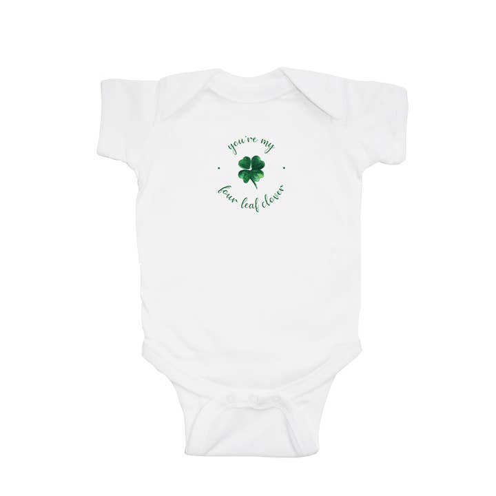 You're my four leaf clover baby snap up à manches courtes pour la vente par Tina Labadini Designs