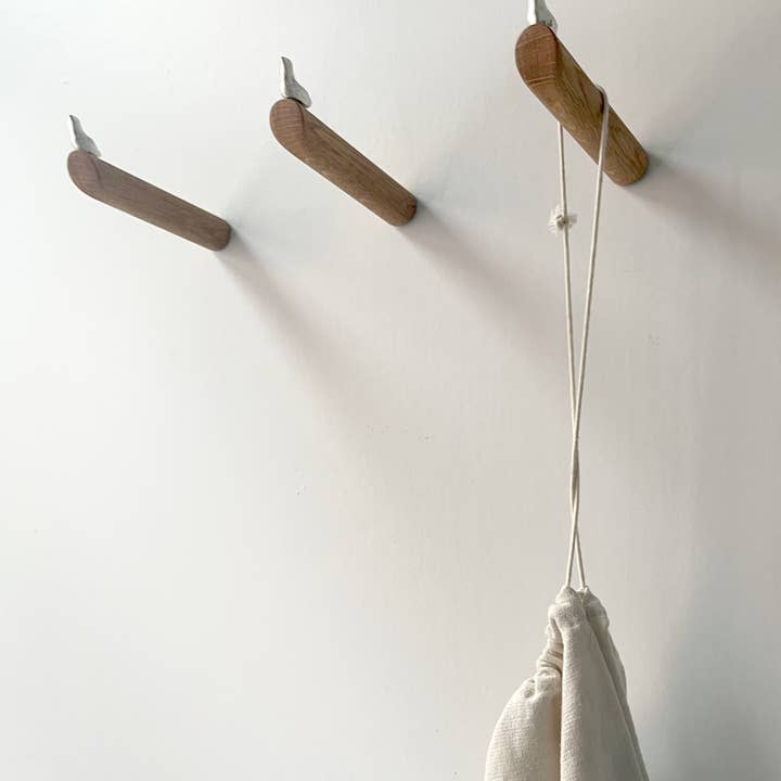 Formpoet – wholesale Wall hook – Bird - Coat Hook made of Oak Wood and Tin 130mm