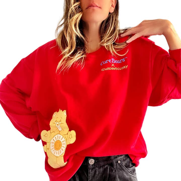 'Funshine Bear' Care Bears x W+G Crewneck för wholesale av Wren + Glory