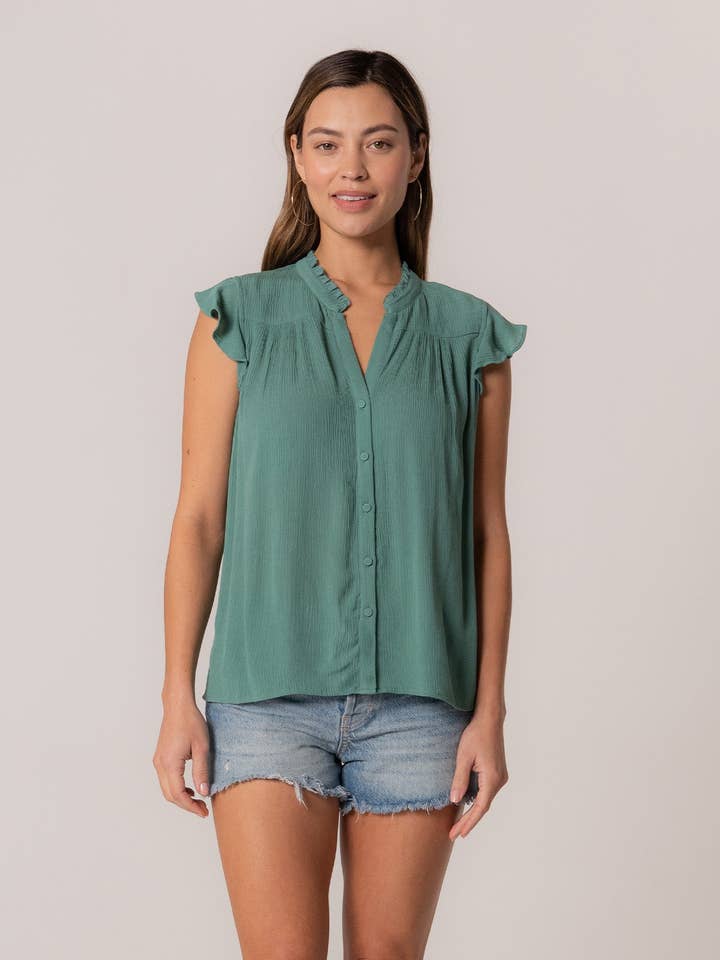 Haut boutonné à manches courtes Flutter pour la vente par Lovestitch