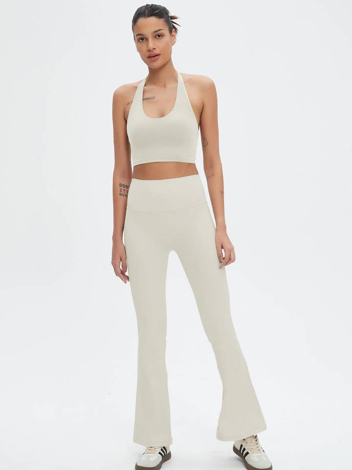 91thelabel - Venta al por mayor Conjunto de ropa deportiva - Mujer - Conjunto deportivo Daphne Lycra® con top halter y pantalones acampanados12