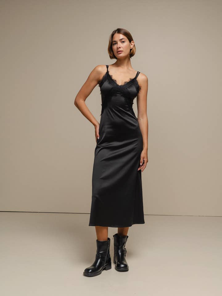 Vestito SMF in 92% poliestere e 8% elastan per la vendita all'ingrosso da parte di SMF