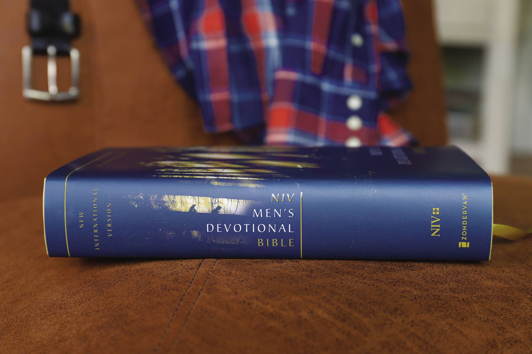 HarperCollins Christian Publishing - Wholesale Religion - NIV Men's Devotional Bible, Hardcover3