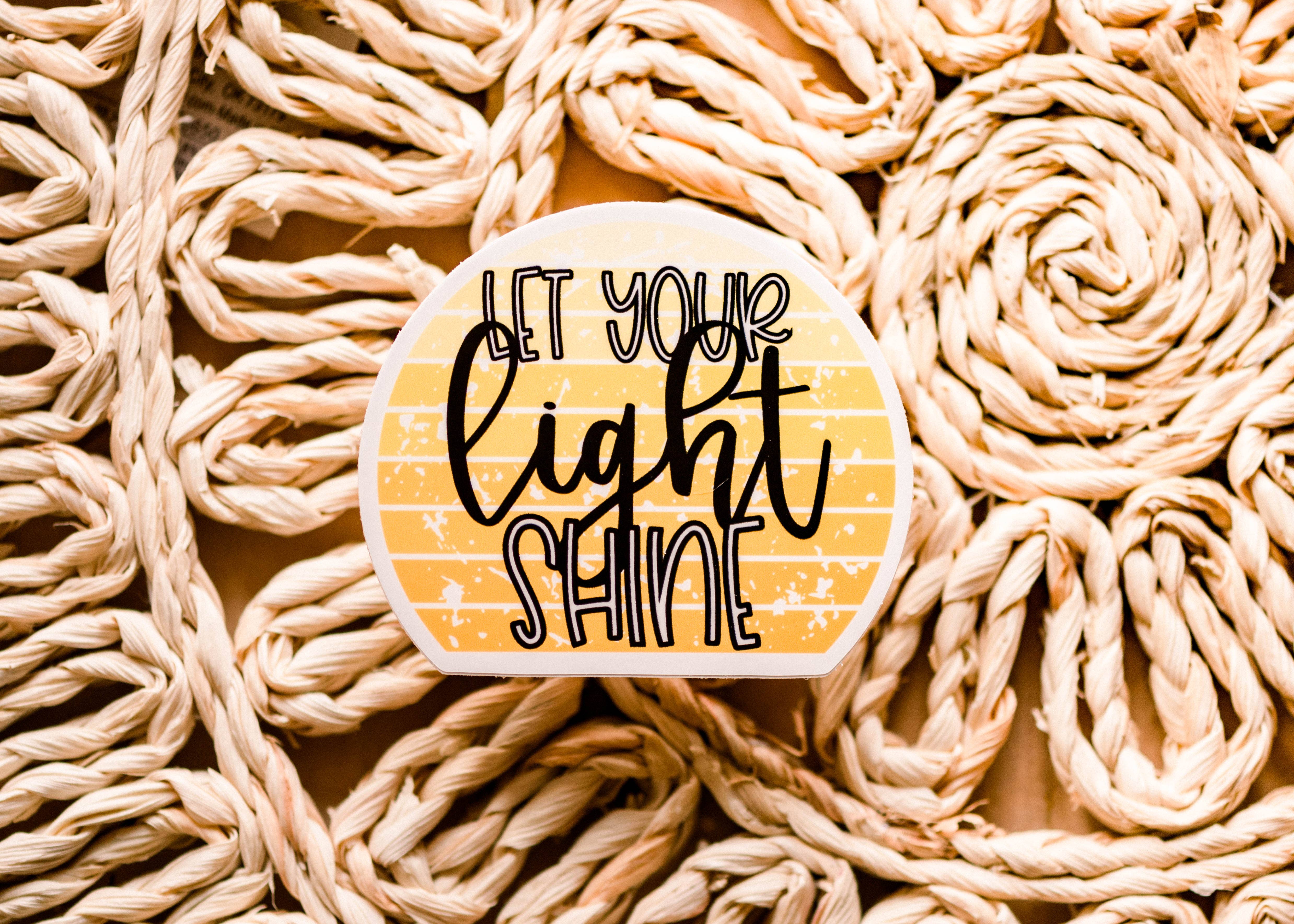 Savannah and James Co - Vente Autocollant - Let Your Light Shine - Autocollant en vinyle jaune, 3 x 3 cm1