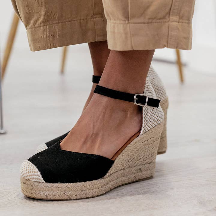 Jimena stickad tå svart hög kilrem. Tillverkad i Spanien. BP1893 för wholesale av Menina Step