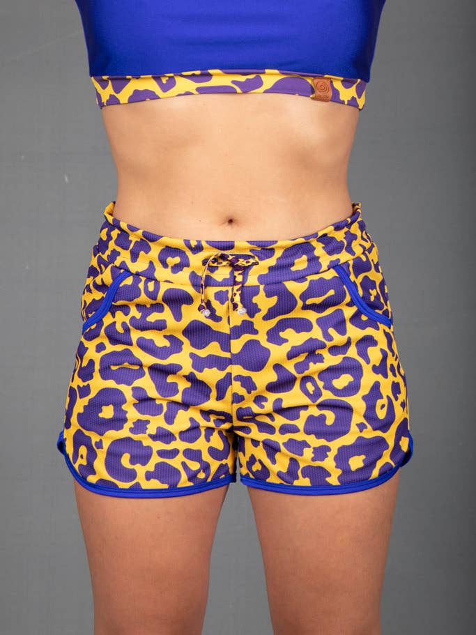 Hurtigtørrende Dame Board Shorts „Leopard“ for engroshandel hos Alon Clothing