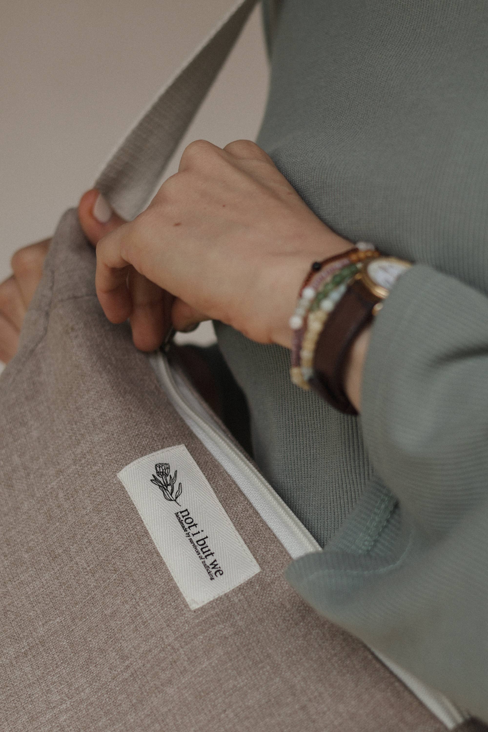 Not I But We - Vente Sac ceinture – unisexe - Sacs bandoulière recyclés | Fabriqués de manière éthique par des survivants3