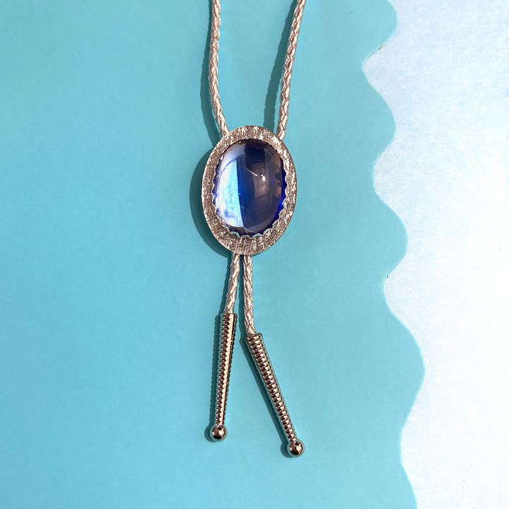 Bolo tie en cristal étincelant pour la vente par Audacious Studio