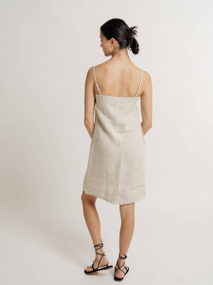 Lin Naturel Mini-robe en lin à col carré, naturelle en vente sur Faire2