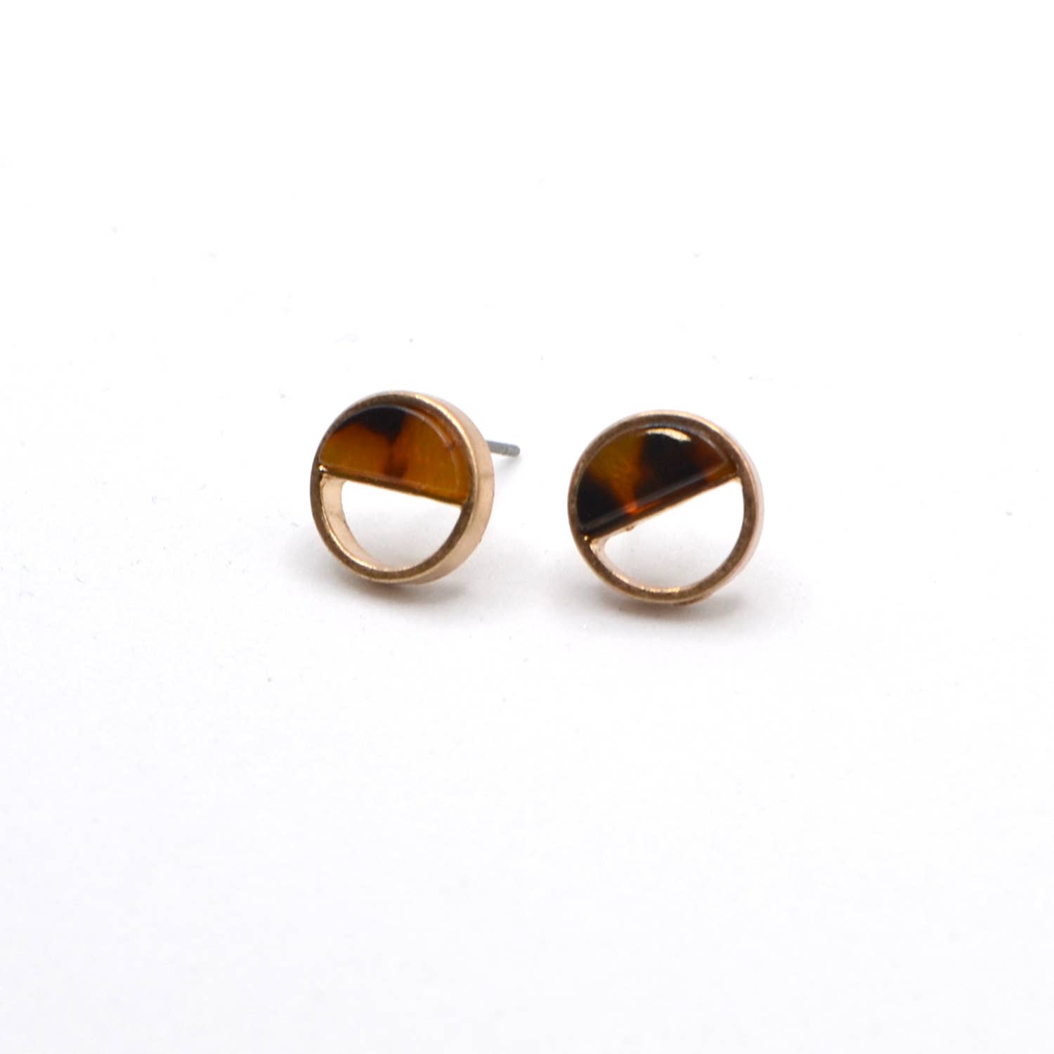 StarryNYC - Venta al por mayor Pendientes de botón/aretes de poste - Aretes Howlite con botones cepillados y corte redondo6