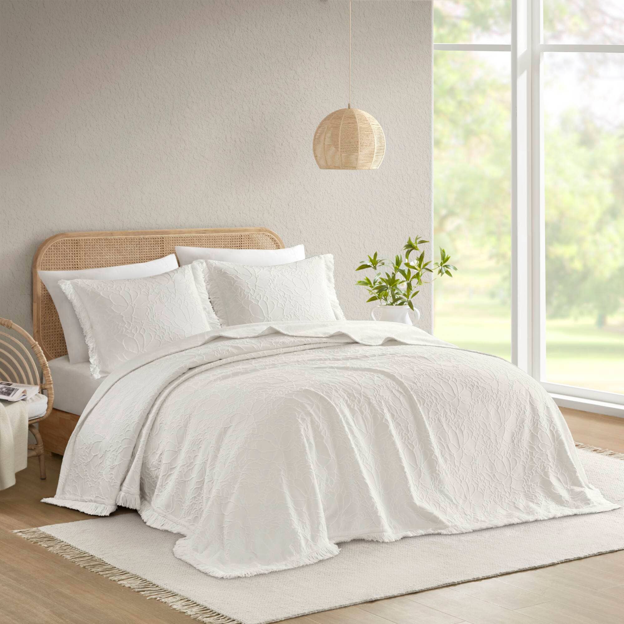 Olliix - Wholesale Bedding Set - 3 Piece Floral Oversized Bedspread Set, White1