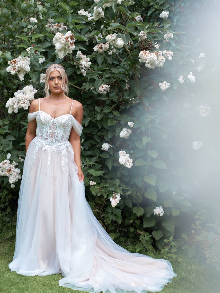 Robe de mariée Pavalova Ivoire Nude pour la vente par Ruby Prom