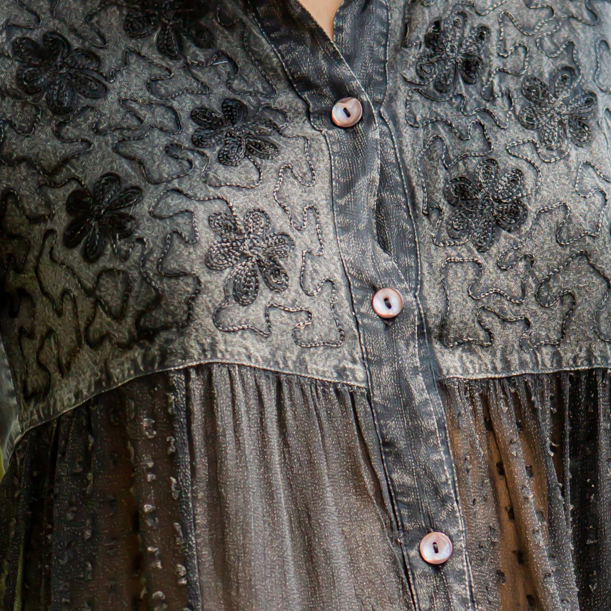 Young Threads - Vente Chemise à col boutonné – femme - Blouse brodée mexicaine pour femmes à taille froncée (NOUVEAU)11