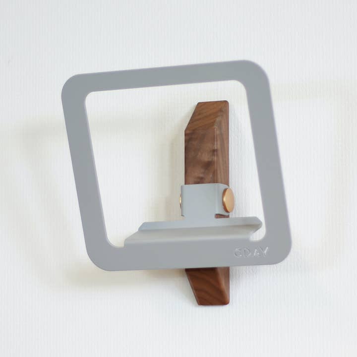 Cday ApS – wholesale Magazine rack – MAGAZINE HOLDER - WALNUT & METAL