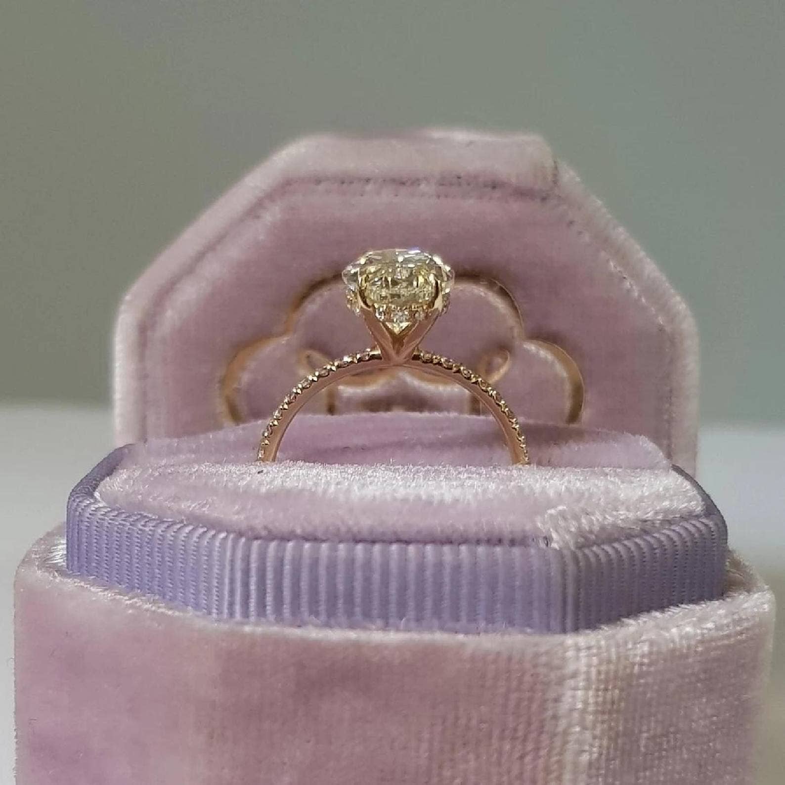 GEMPARA - Vente Bagues de fiançailles - Bague Halo Caché en Moissanite Ovale de 3,00 Carats2