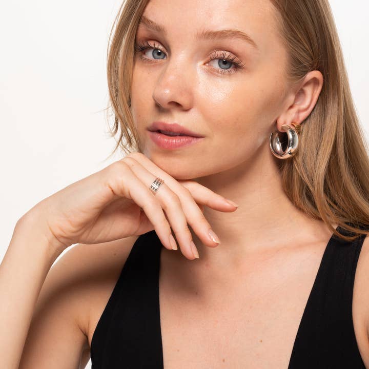 The Crescent Moon Hoops, Silber für den Großhandel von ELISABETH SILVERMAN