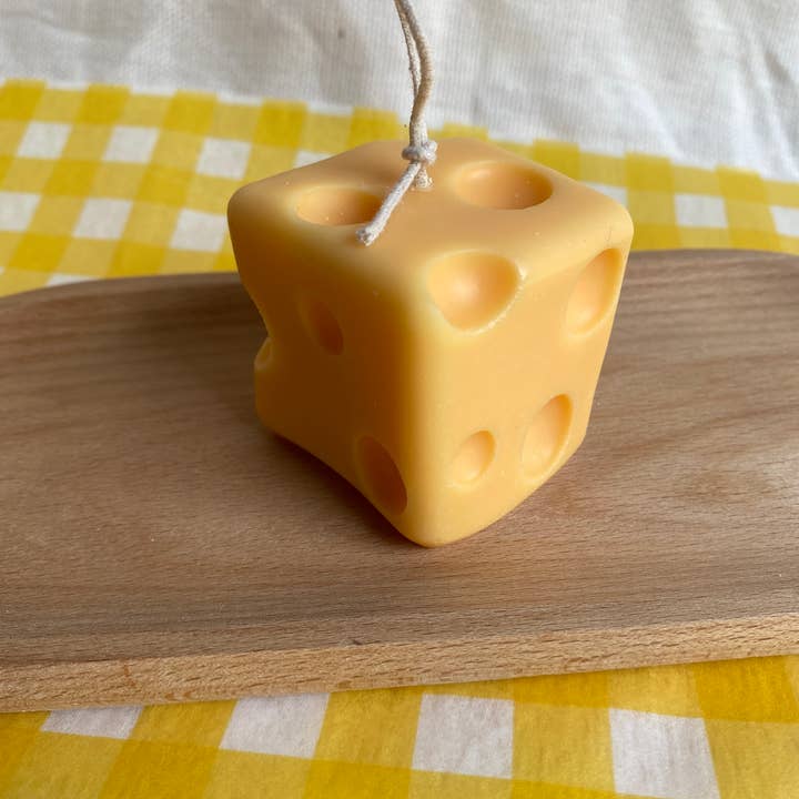 The Wednesday Co - Wholesale Grappige kaars - Sueño con Queso - Kaars in kaasvorm
