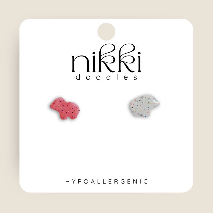 Boucles d'oreilles à tige fantaisie en forme de biscuits aux animaux givrés pour la vente par Nikki Doodles