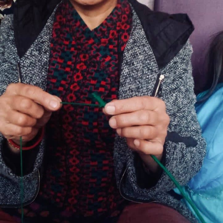 Luna-Leena  - handmade in Nepal - Vente Fleurs artificielles - Fleur pompon 'Lisa' blanc cassé - 1 fleur - laine douce fait main4