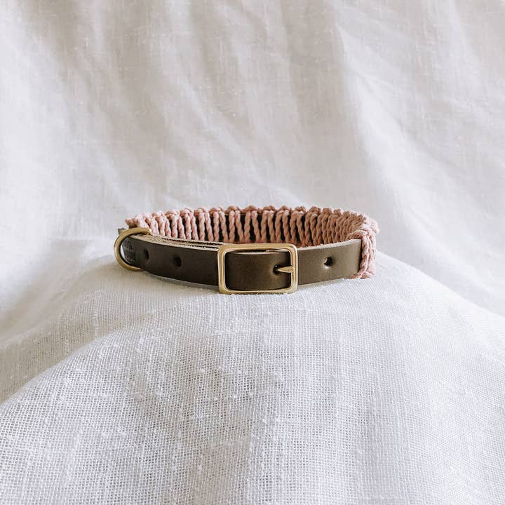 EMBER & IVORY - Vente Collier – chien - Collier pour chien en macramé et cuir Olive/Blush