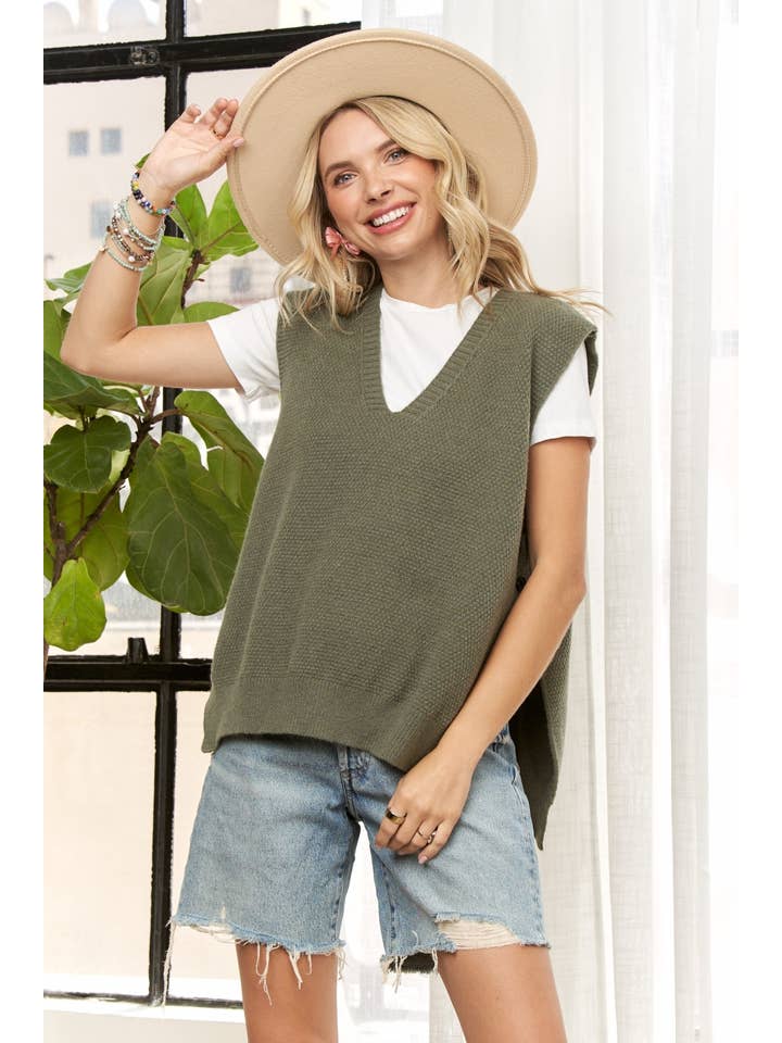 Madelyn - Wholesale Sweater Vest - Women's - LESW4003-V-NECK BOXY VEST TOP0