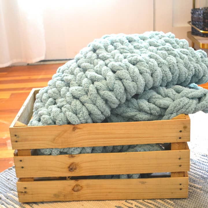 Couverture en tricot épais bleu spa pour la vente par Comfy Sunday